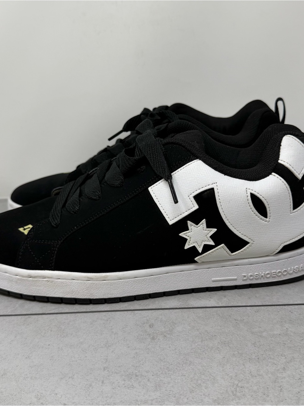 DC Court Graffik Black and White Low-Top Skate Sneakers Size 14